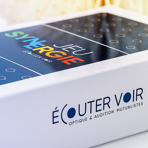 Photographie du Jeu SYNERGIE d'Écouter Voir pour Papier Sucré - Design graphique agence de Design REGLISS